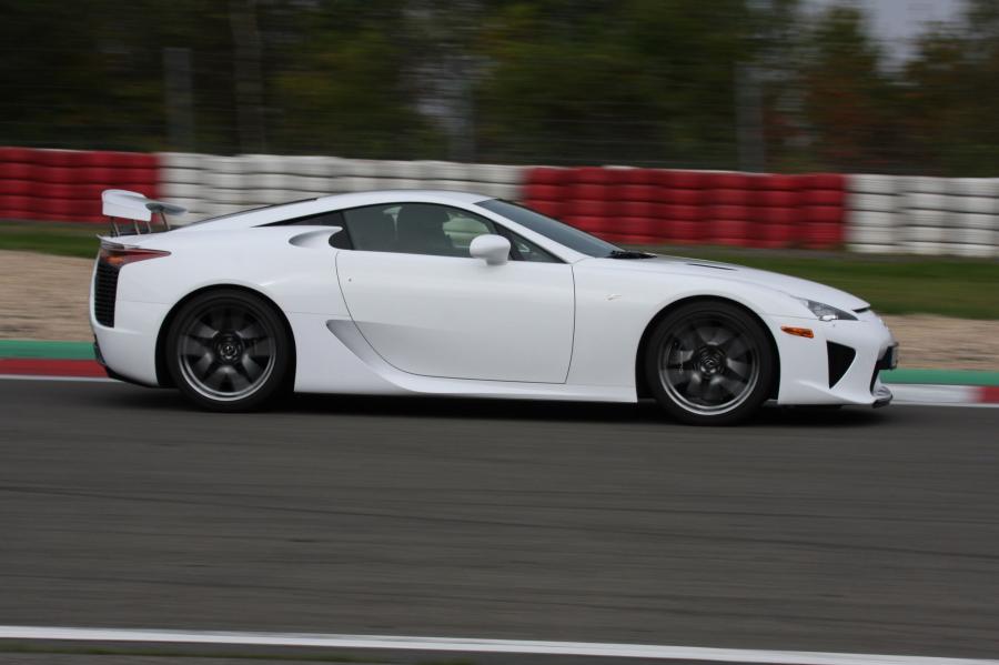  Lexus LF-A 2010 года  (фото 103 из 213)